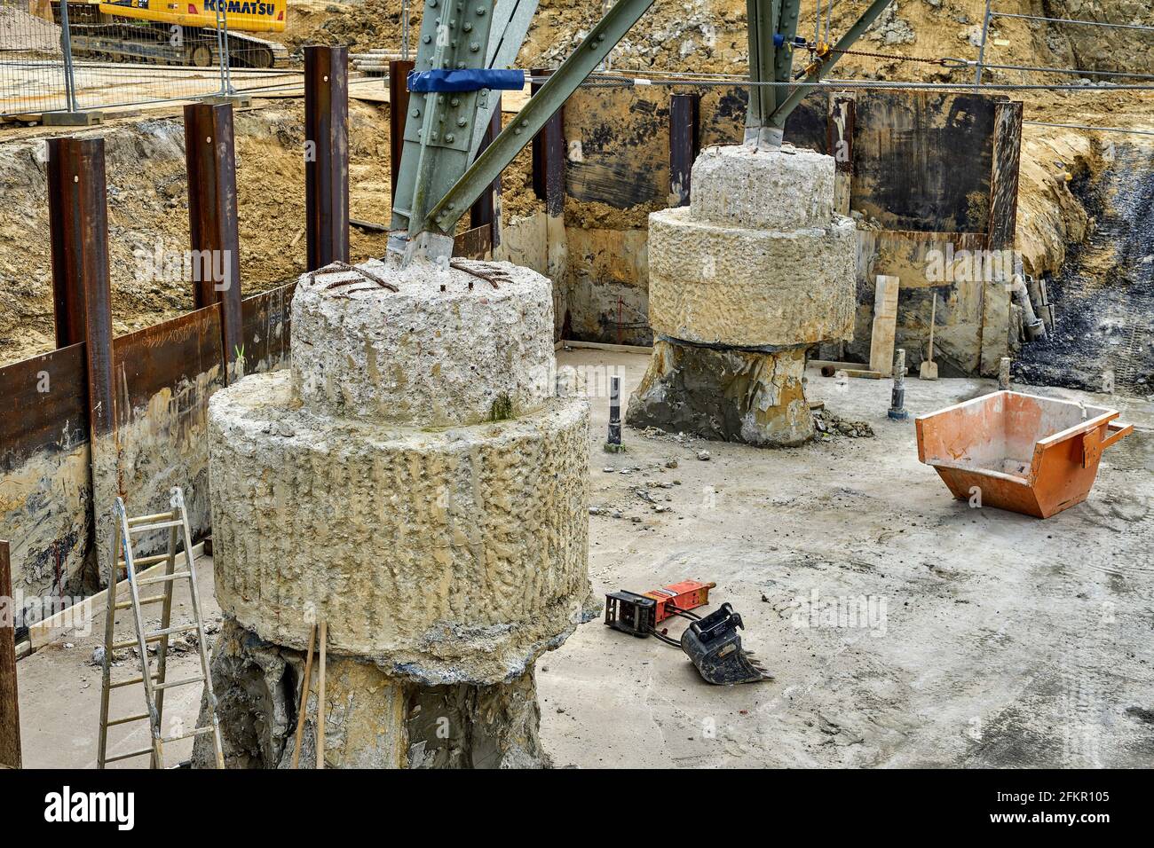 Pylône haute tension, entretien, travaux de fondation, renforcement Banque D'Images Pylône haute tension, entretien, travaux de fondation, renforcement Banque D'Images