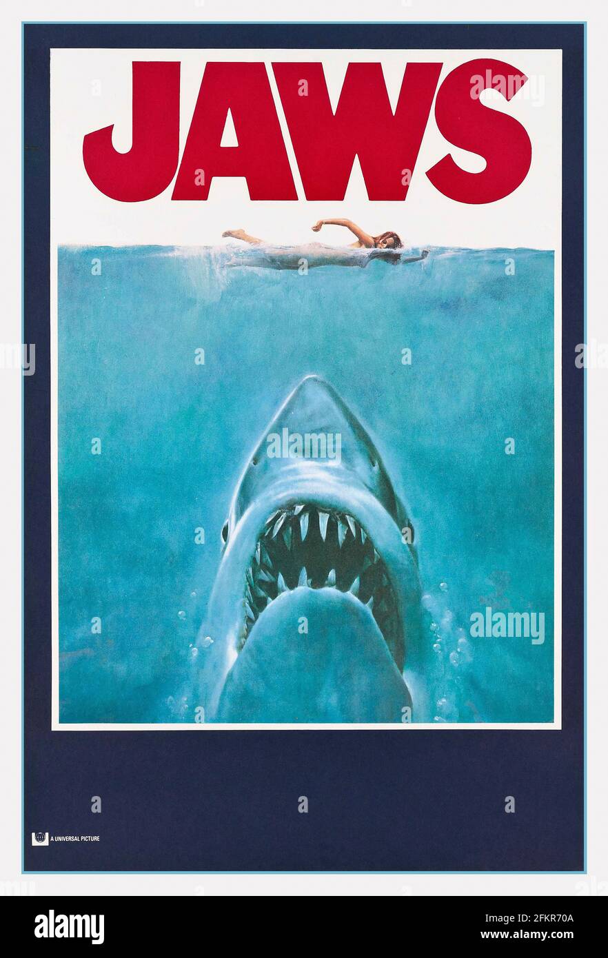 JAWS affiche de film d'époque JAWS (1975)©️*Universal Pictures* lauréat d'une nomination aux Oscars pour le meilleur film et lauréat des Oscars pour le montage cinématographique (Verna Fields) et la musique musicale (John Williams). Avec Robert Shaw, Roy Scheider Martin Brody, Richard Dreyfuss, Lorraine Gary, Murray Hamilton, directeur Steven Spielberg, scénario Peter Benchley et Carl Gottlieb Banque D'Images