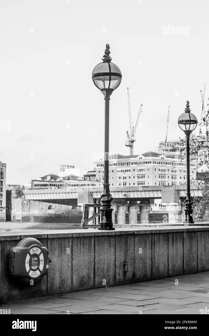 Bâtiments de Londres le long de la Tamise et un clin d'œil à William Wallace Banque D'Images