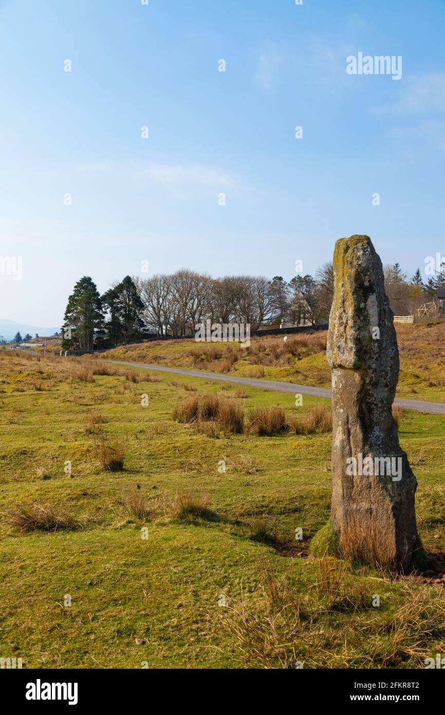 Pierre debout près de l'église paroissiale sur l'île d'Eigg, en Écosse Banque D'Images