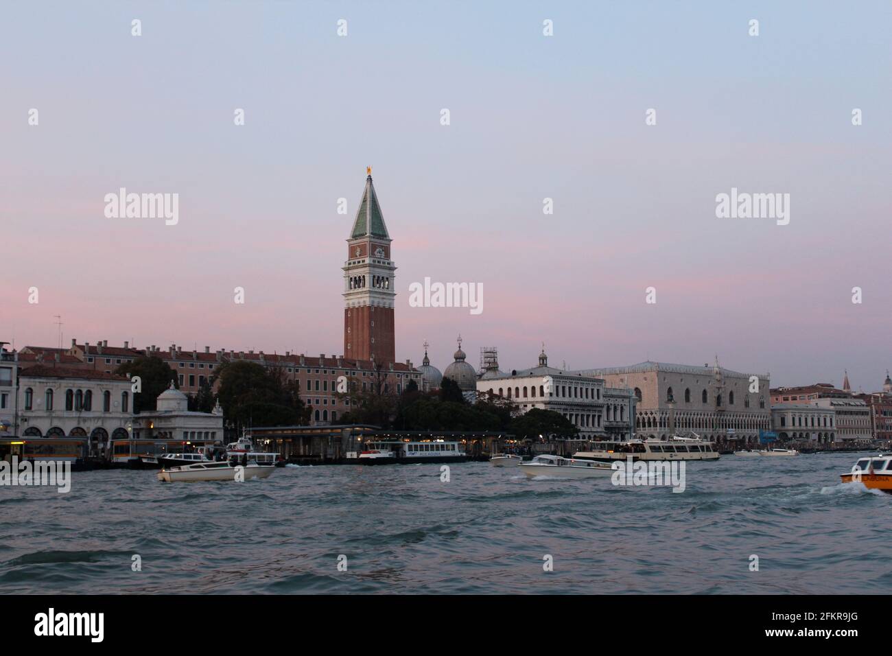 Vue de l'île de Venise Italie sur le continent Banque D'Images