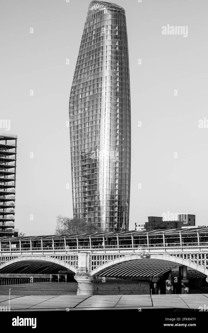 Bâtiments de Londres le long de la Tamise et un clin d'œil à William Wallace Banque D'Images