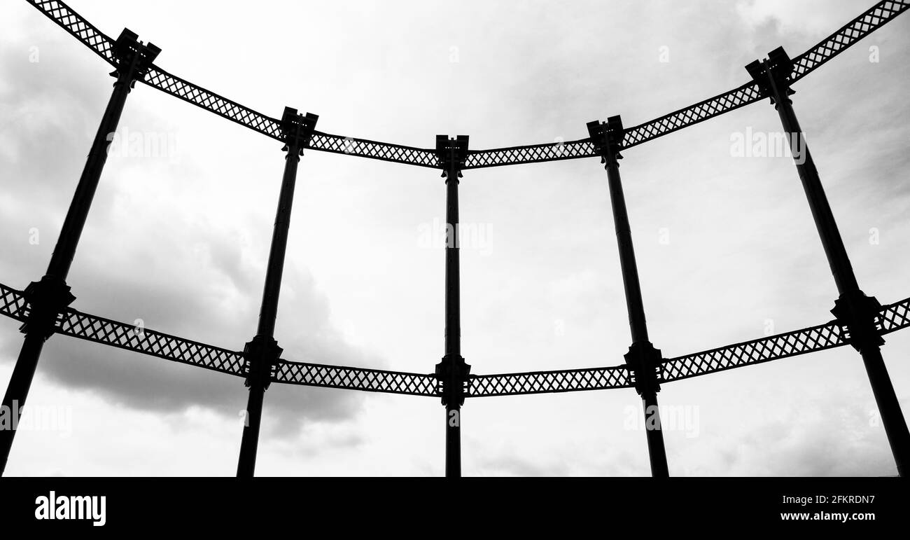 Support de gaz contre un ciel orageux Banque D'Images