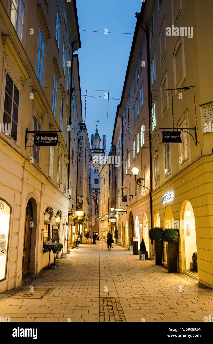 Salzbourg, Autriche - 11.10.2014 : vue sur les rues de la vieille ville. Banque D'Images