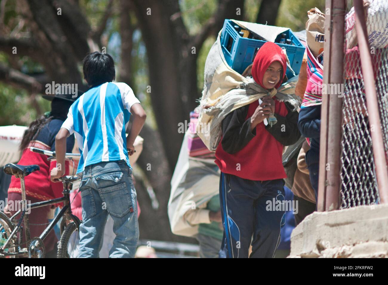 Passeurs à la frontière entre la Bolivie et l'Argentine. La Quiaca - Villazon Banque D'Images
