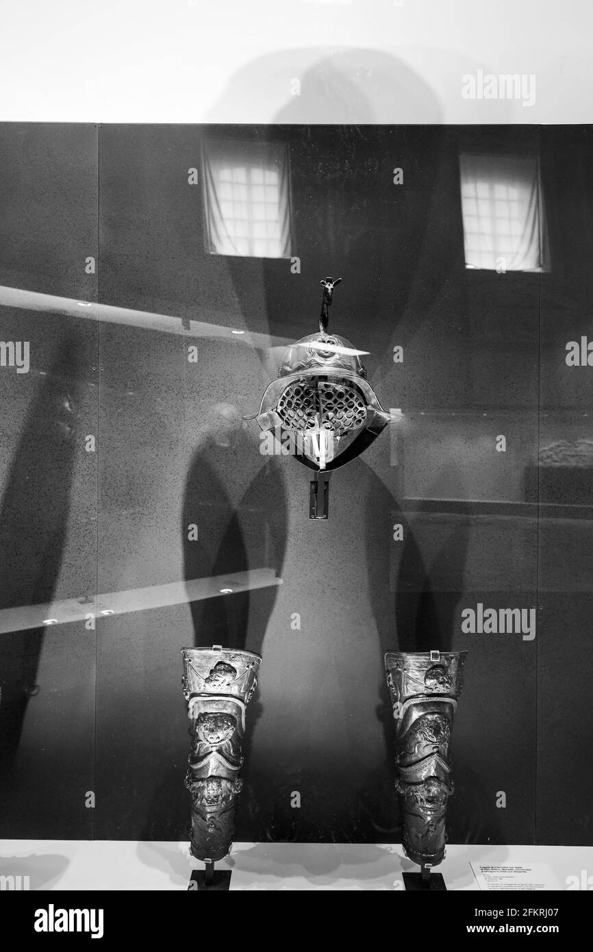 Naples, ITALIE. 2 mai 2020. 03/05/2021 Naples, l'exposition tant attendue sur les gladiateurs au Musée archéologique national de Naples, ouverte au public crédit: Fabio Sasso/ZUMA Wire/Alamy Live News Banque D'Images
