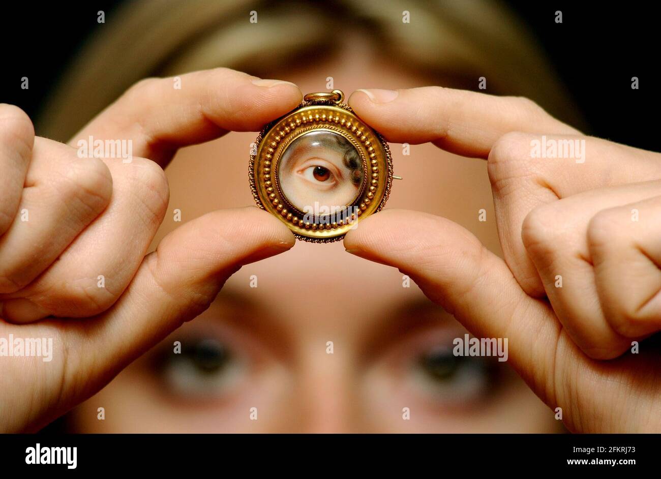 Une miniature gauche marron oeil de la fin du XVIIIe siècle offert à la vente aux enchères à Christies le 10 décembre 2002 est. ¿1,000 -¿1,5007 novembre 2002 photo Andy Paradise Banque D'Images