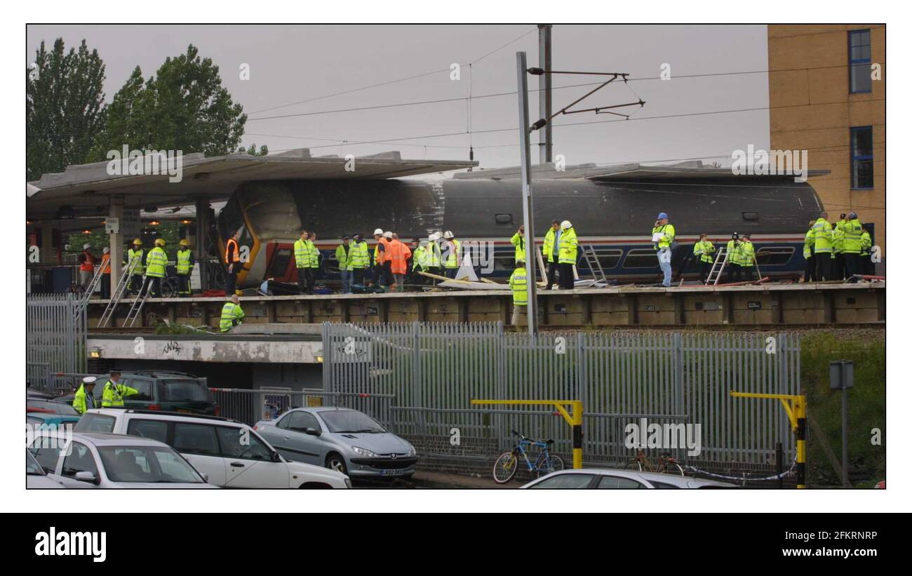 Potters Bar train crashpic David Sandison 10/5/2002 Banque D'Images