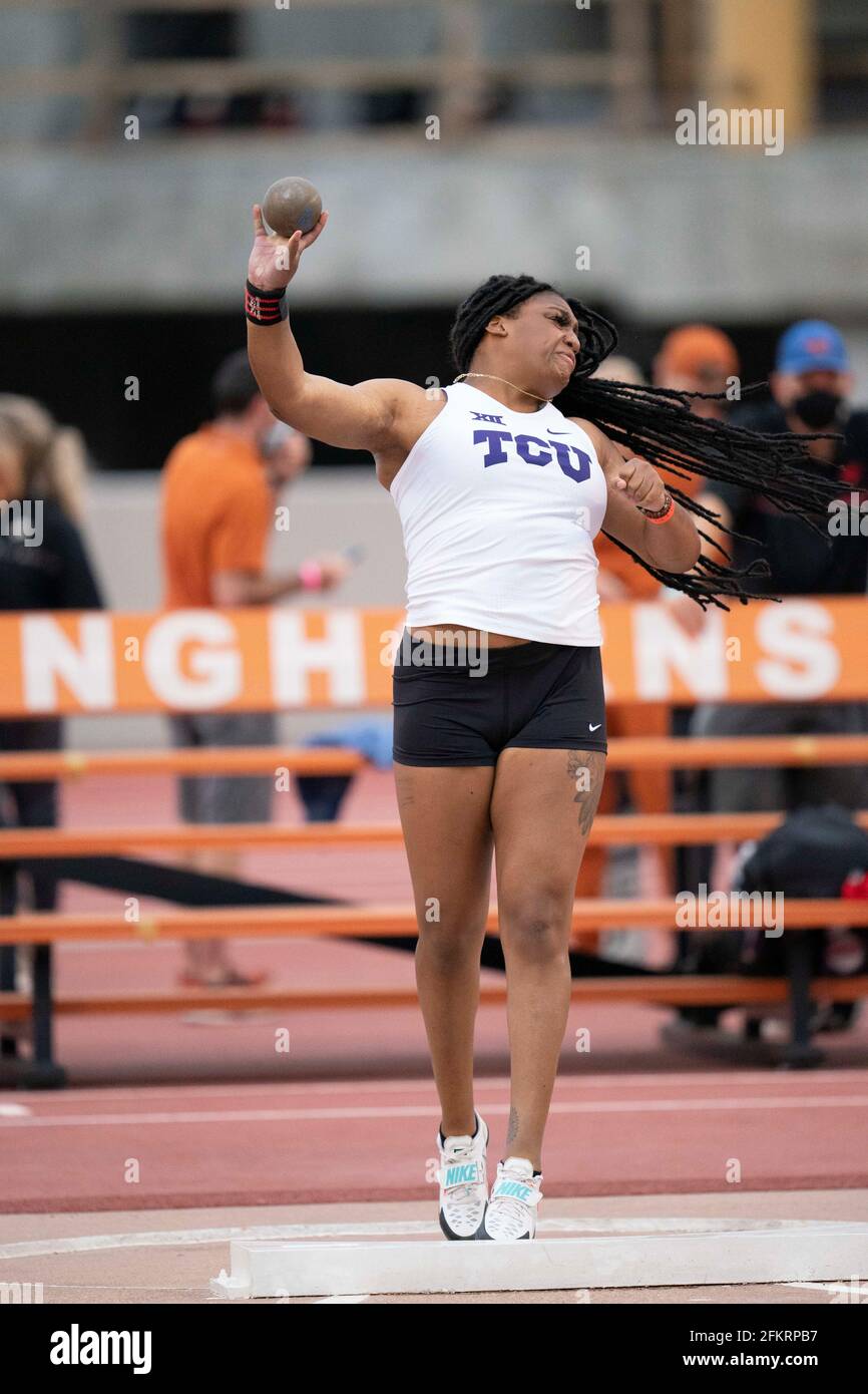 Austin, Texas, États-Unis. 1er mai 2021. Jordan Williams, athlète d'élite, en compétition pour l'université chrétienne du Texas dans le tir féminin mis au Texas Invitational au stade Mike A. Myers de l'université du Texas à Austin. Crédit : Bob Daemmrich/Alay Live News Banque D'Images