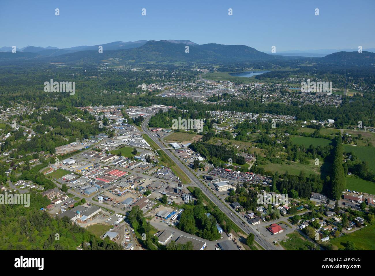 Photo aérienne de la route transcanadienne en direction de Duncan, île de Vancouver, Colombie-Britannique, Canada. Banque D'Images
