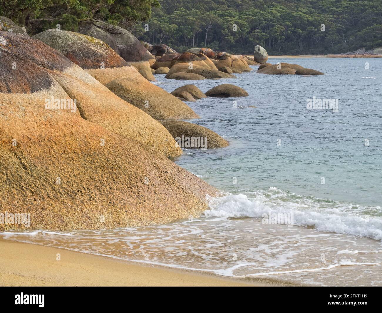 Ces énormes blocs de granit à refuge Cove, arrondis par les vagues - Wilsons Promontory, Victoria, Australie Banque D'Images