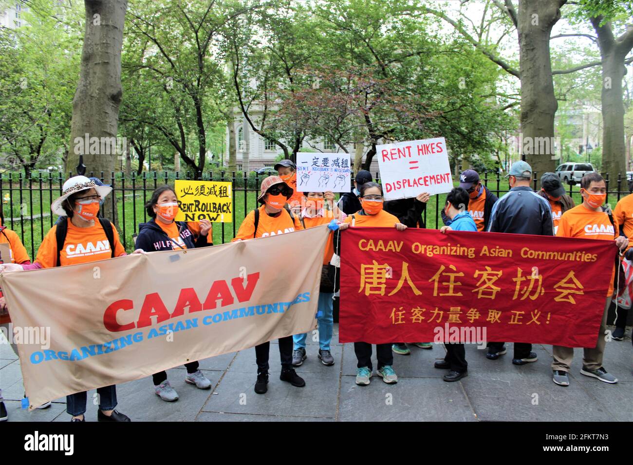 New York, États-Unis. 03th May, 2021 - les communautés de New York se rassemblent pour « ROLLBACK » devant l'hôtel de ville de New York, en face de 250 Broadway 2 jours avant que RGB (Rent Guidelines Board) ait son vote préliminaire le 5 mai 2021. Crédit : Mark Apollo/Alamy Livenews Banque D'Images