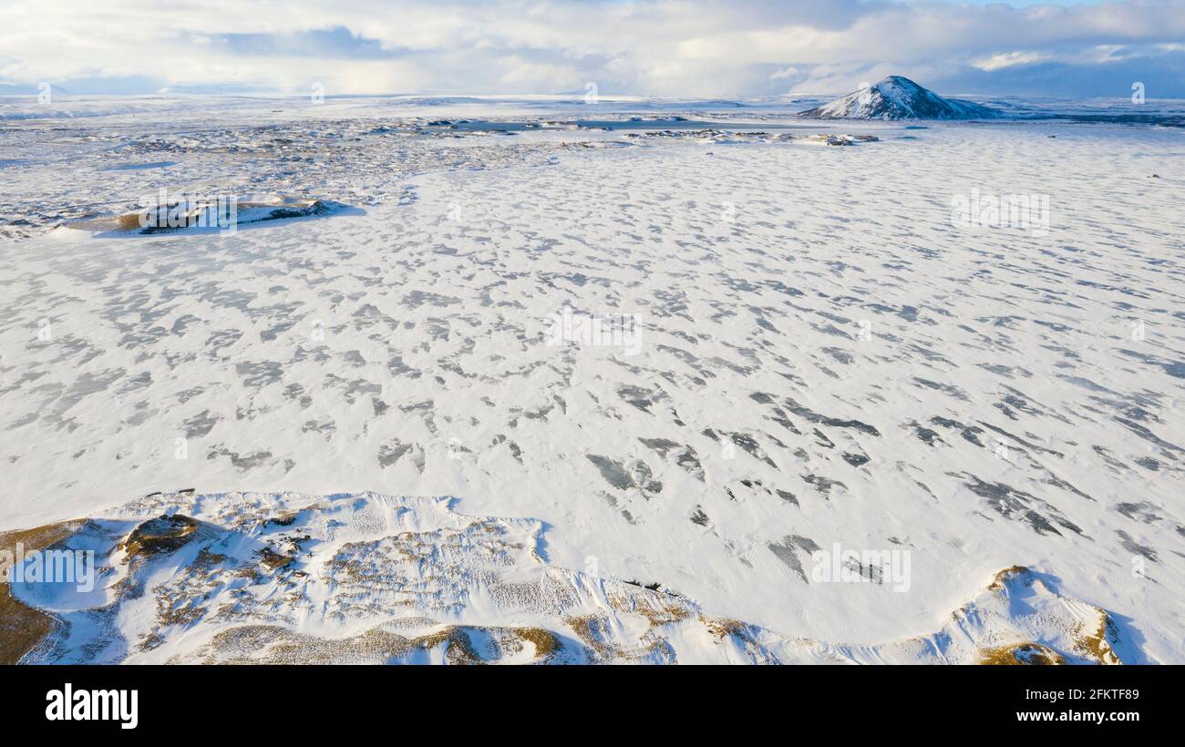Vue aérienne de la région de Myvatn pendant l'hiver, Reykjahlid, ystra du Nord, Islande, Europe du Nord Banque D'Images