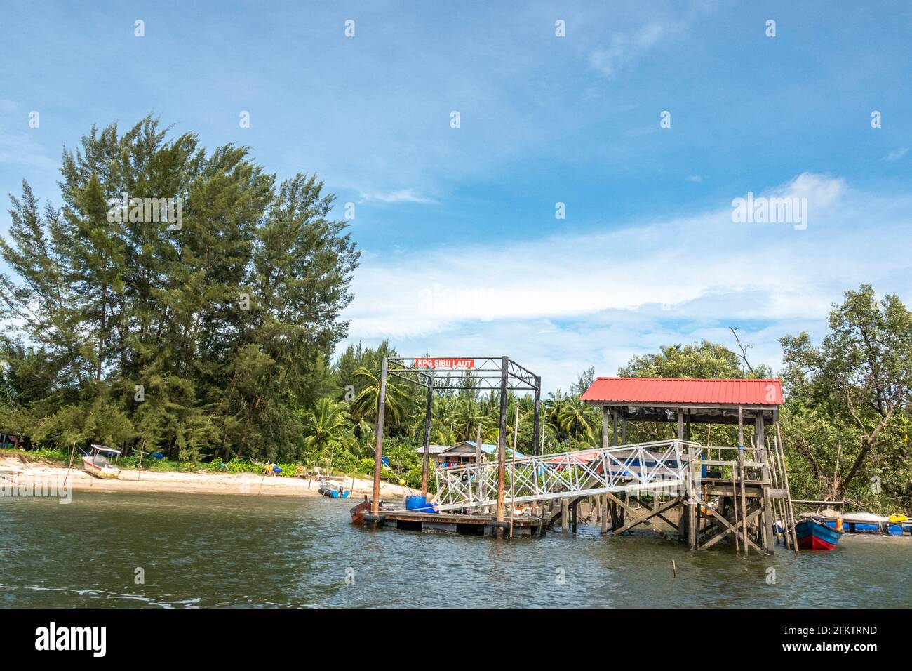 Croisière le long de la rive aérienne de Sibu Laut-Telaga, Matang, Sarawak, Malaisie Banque D'Images