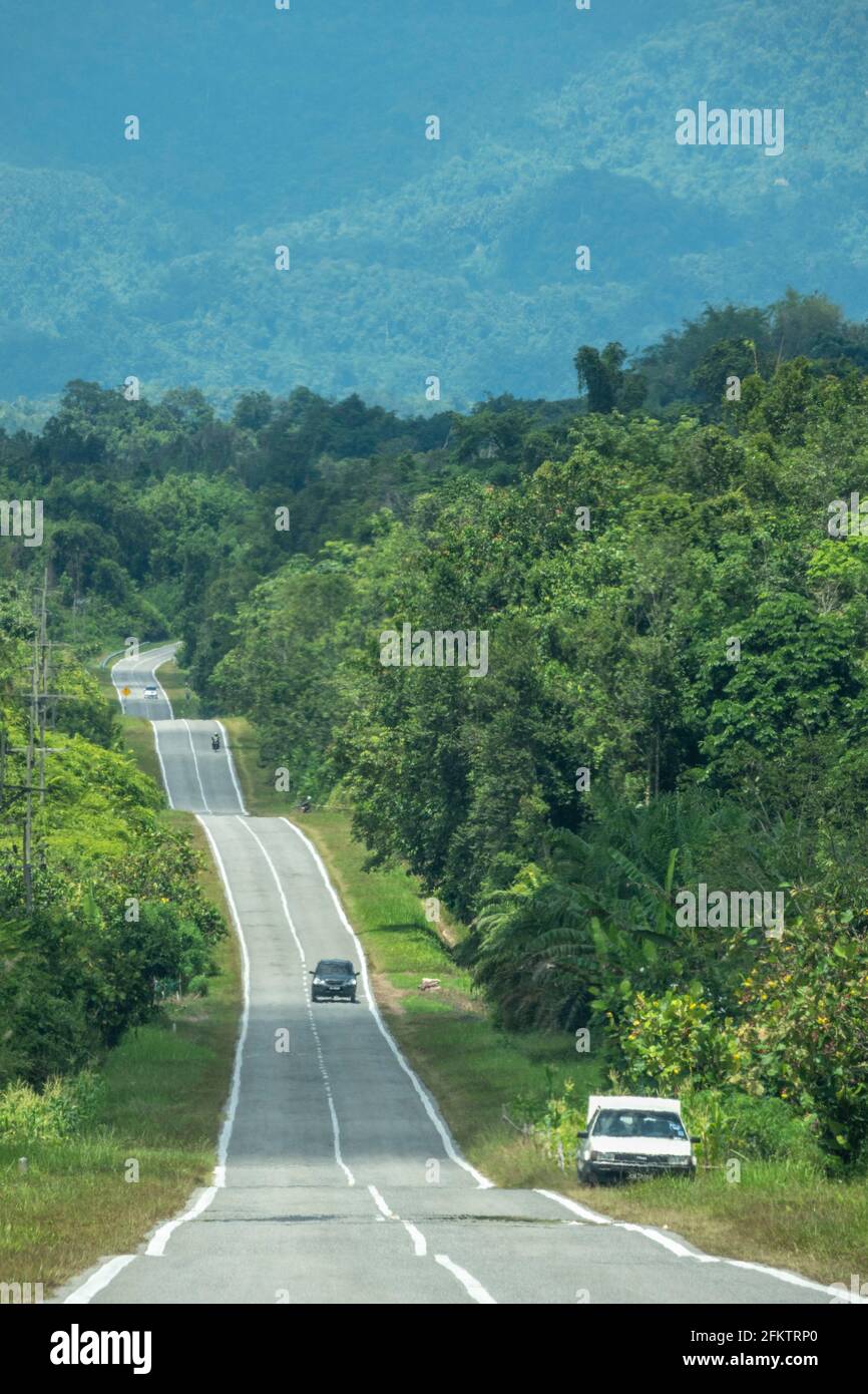 Route vers la ville de Tebedu, Serian, Sarawak, Malaisie orientale Banque D'Images