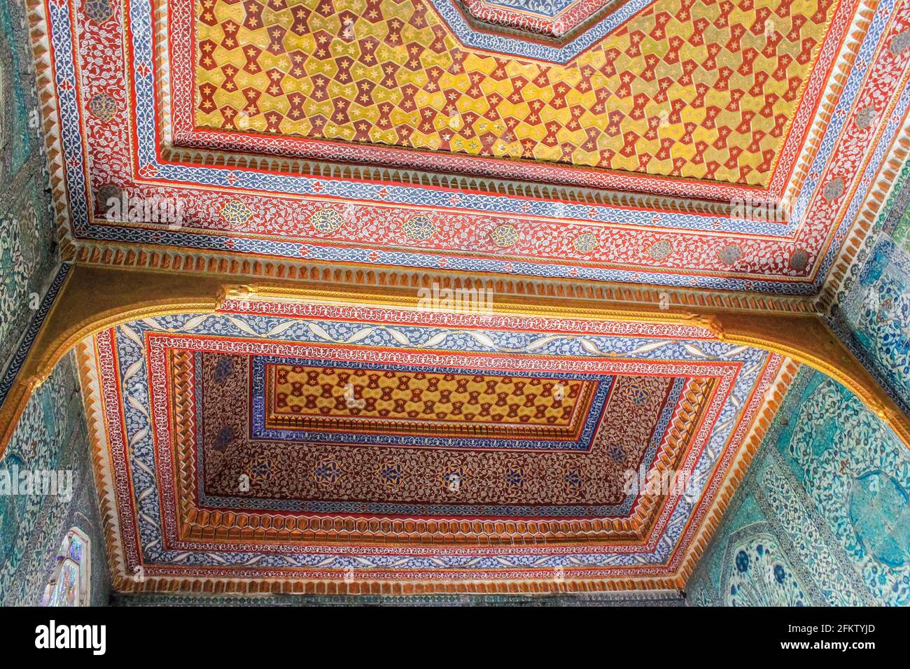 Istanbul, Turquie - 13 mai 2013 : murs et plafond décorés dans le palais de Topkapi Banque D'Images