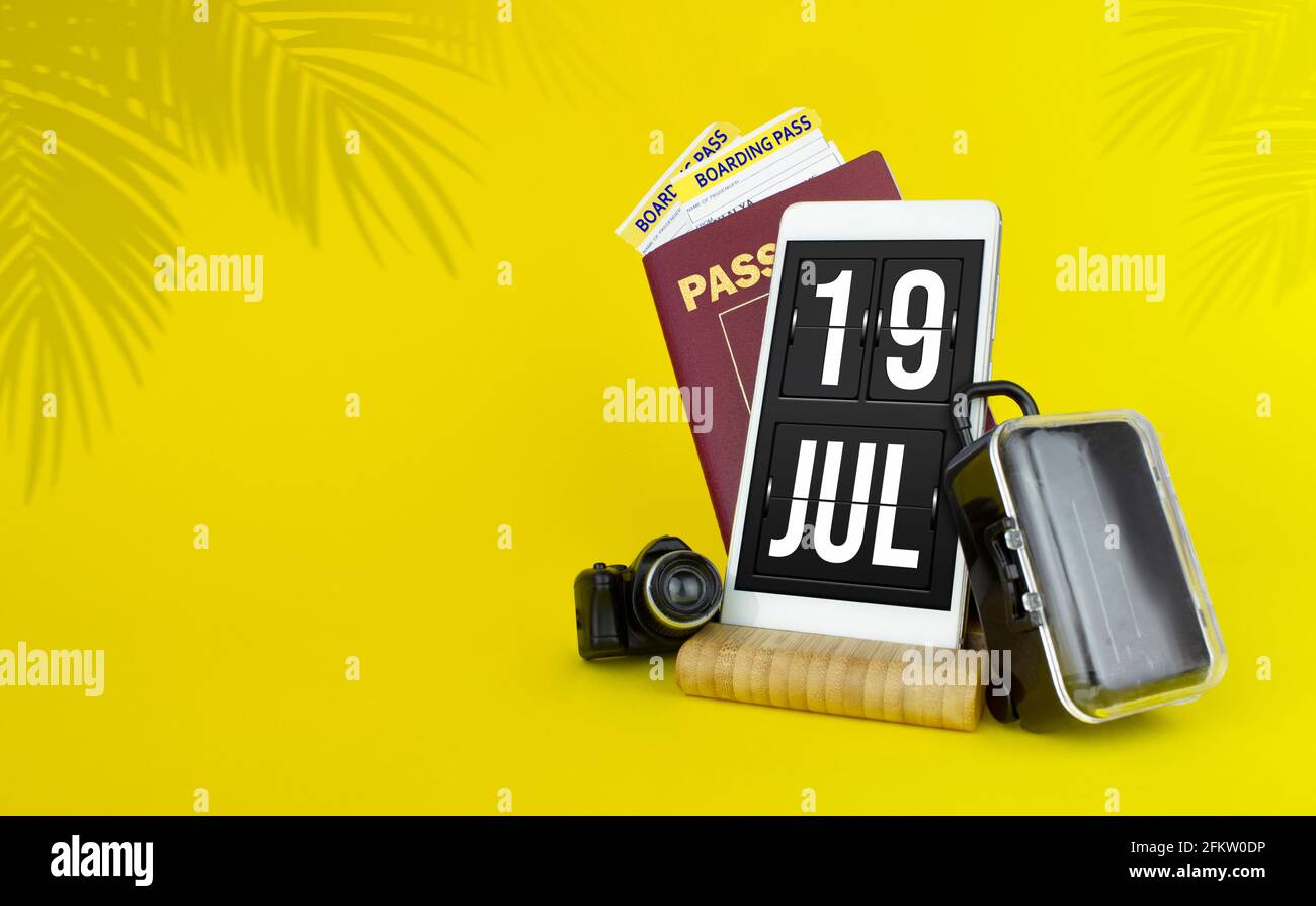 19 juillet. Jour 19 du mois, date du calendrier. Affichage mécanique du calendrier sur votre smartphone. Le concept de voyage. Le mois d'été, le jour de l'année concep Banque D'Images