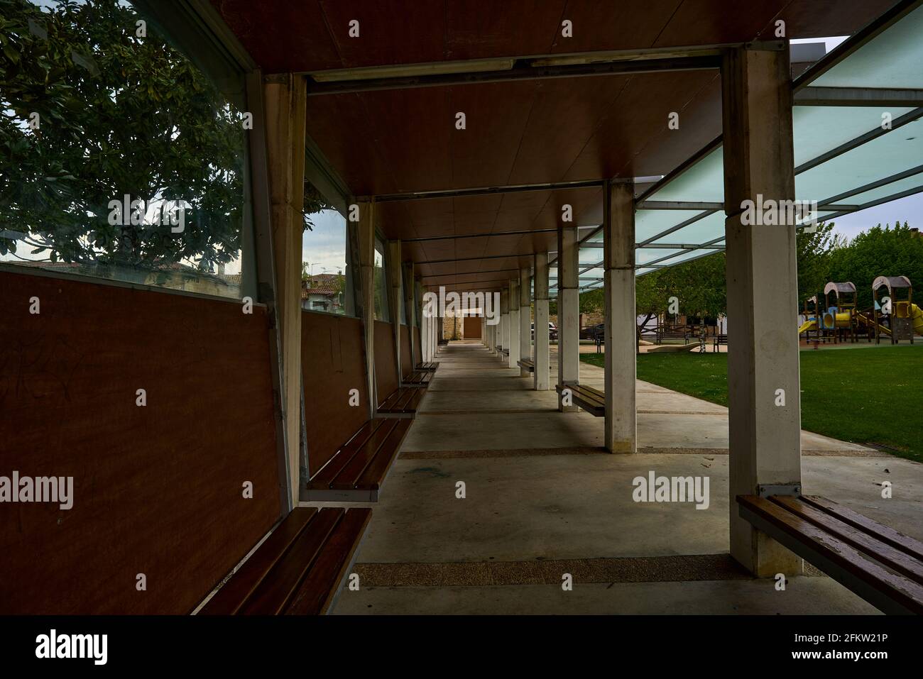 OLAZ, NAVARRE ESPAGNE 24 AVRIL 2021 : Maison du Conseil d'Olaz et parc environnant Banque D'Images