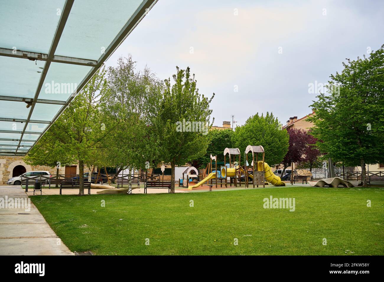 OLAZ, NAVARRE ESPAGNE 24 AVRIL 2021 : Maison du Conseil d'Olaz et parc environnant Banque D'Images