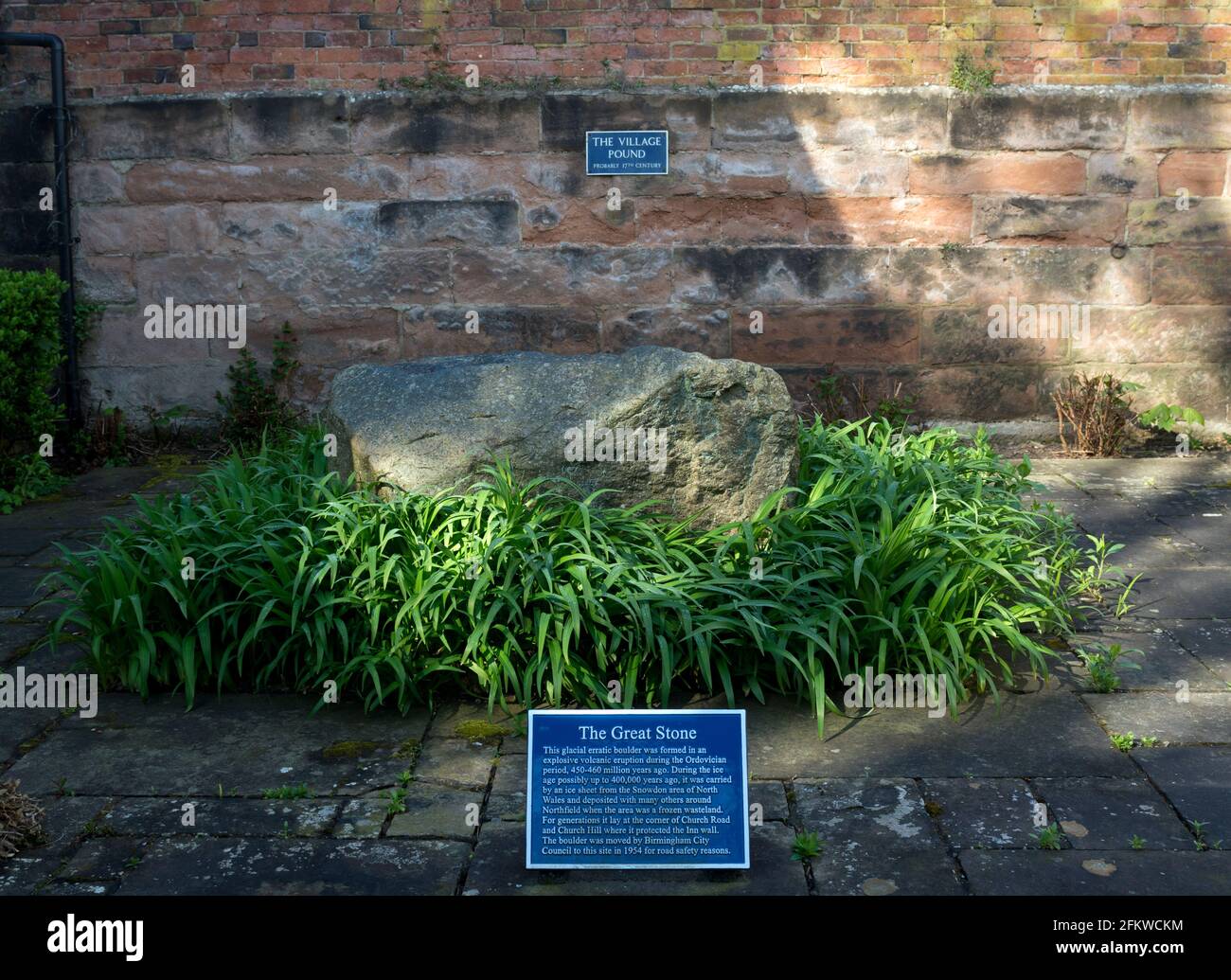 The Village Pound and Great Stone, Northfield, Birmingham, West Midlands, Angleterre, Royaume-Uni Banque D'Images