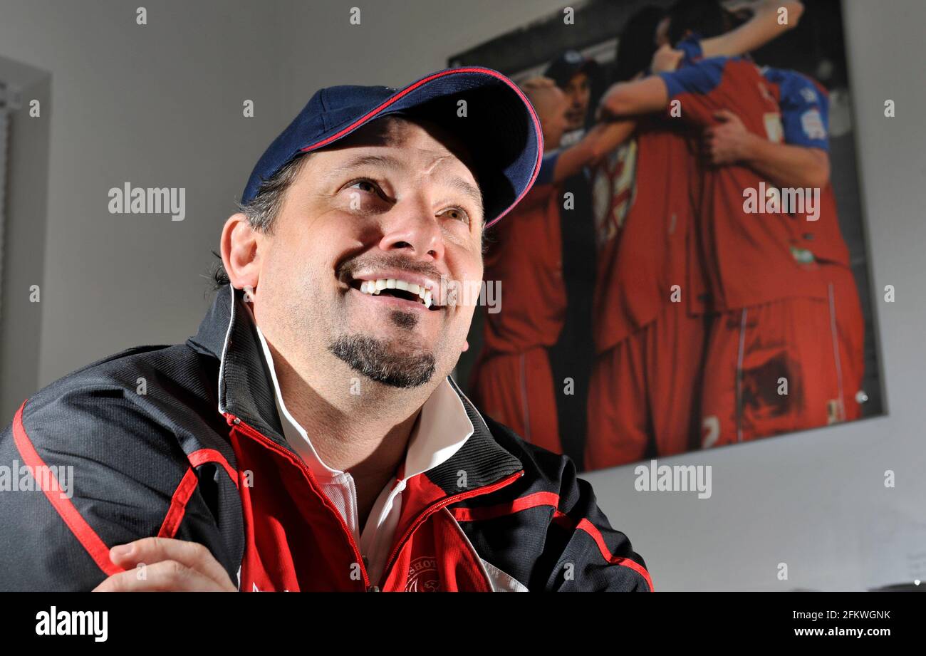 DEAN HOLDSWORTH DIRECTEUR DE ALSERSHOT FC. 25/2/2011. PHOTO DAVID ASHDOWN Banque D'Images