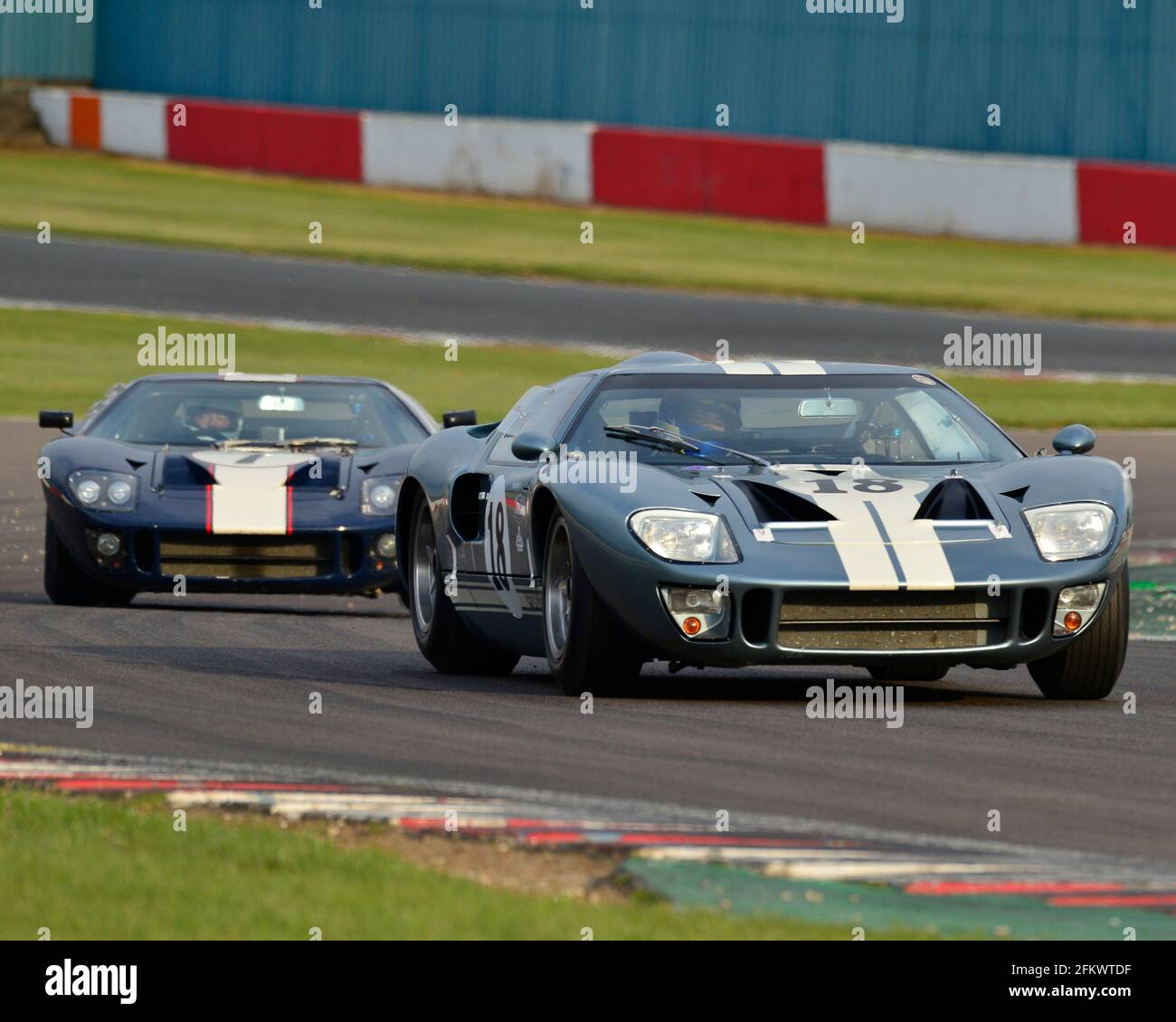 Bernado Hartogs, will Nuthall, Ford GT40, Amon Cup pour GT40s, Donington Historic Festival, Donington Park, Angleterre, mai 2021. Banque D'Images