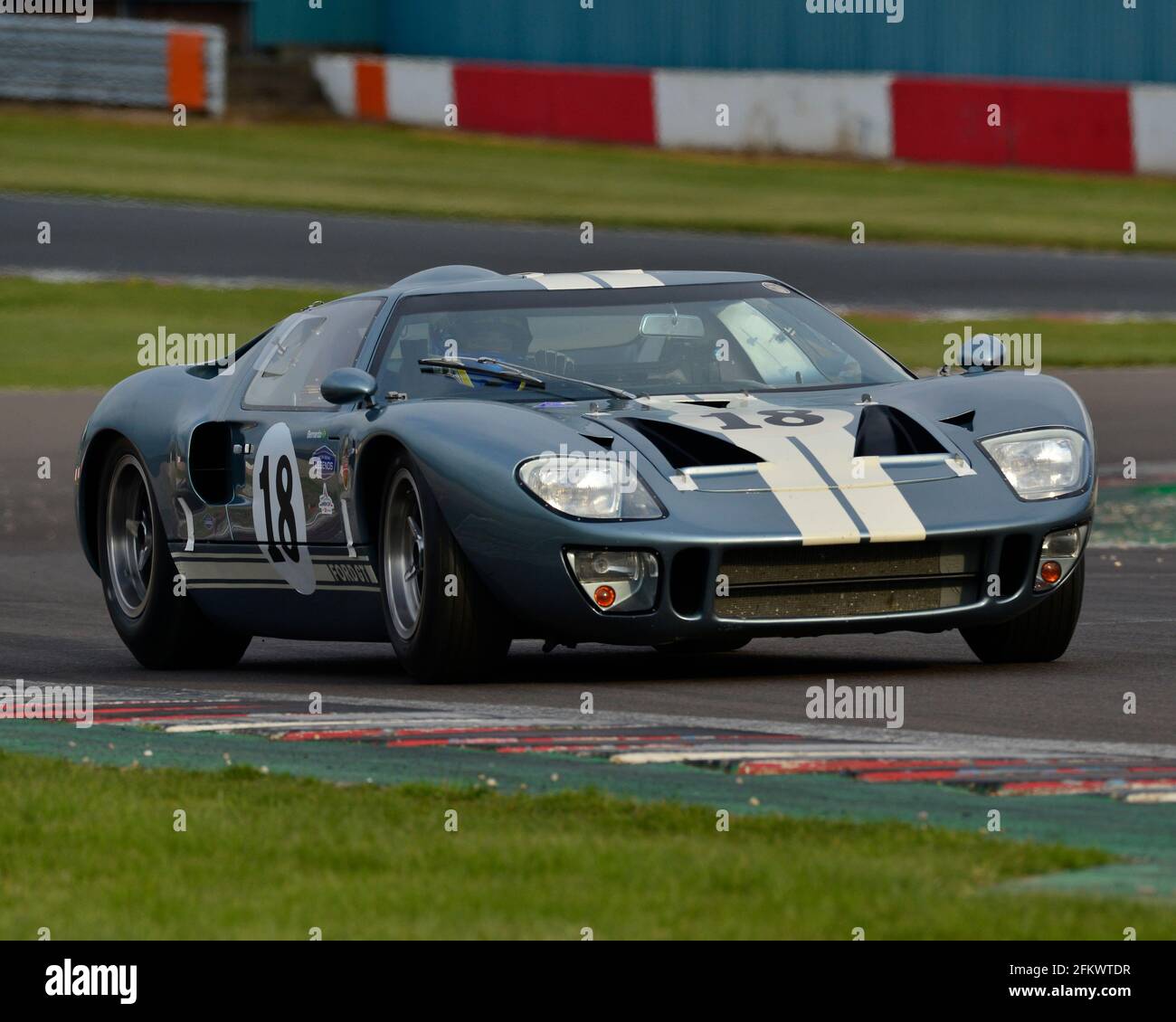 Bernado Hartogs, will Nuthall, Ford GT40, Amon Cup pour GT40s, Donington Historic Festival, Donington Park, Angleterre, mai 2021. Banque D'Images