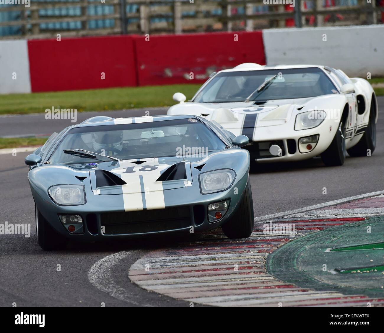 Bernado Hartogs, will Nuthall, Ford GT40, Amon Cup pour GT40s, Donington Historic Festival, Donington Park, Angleterre, mai 2021. Banque D'Images