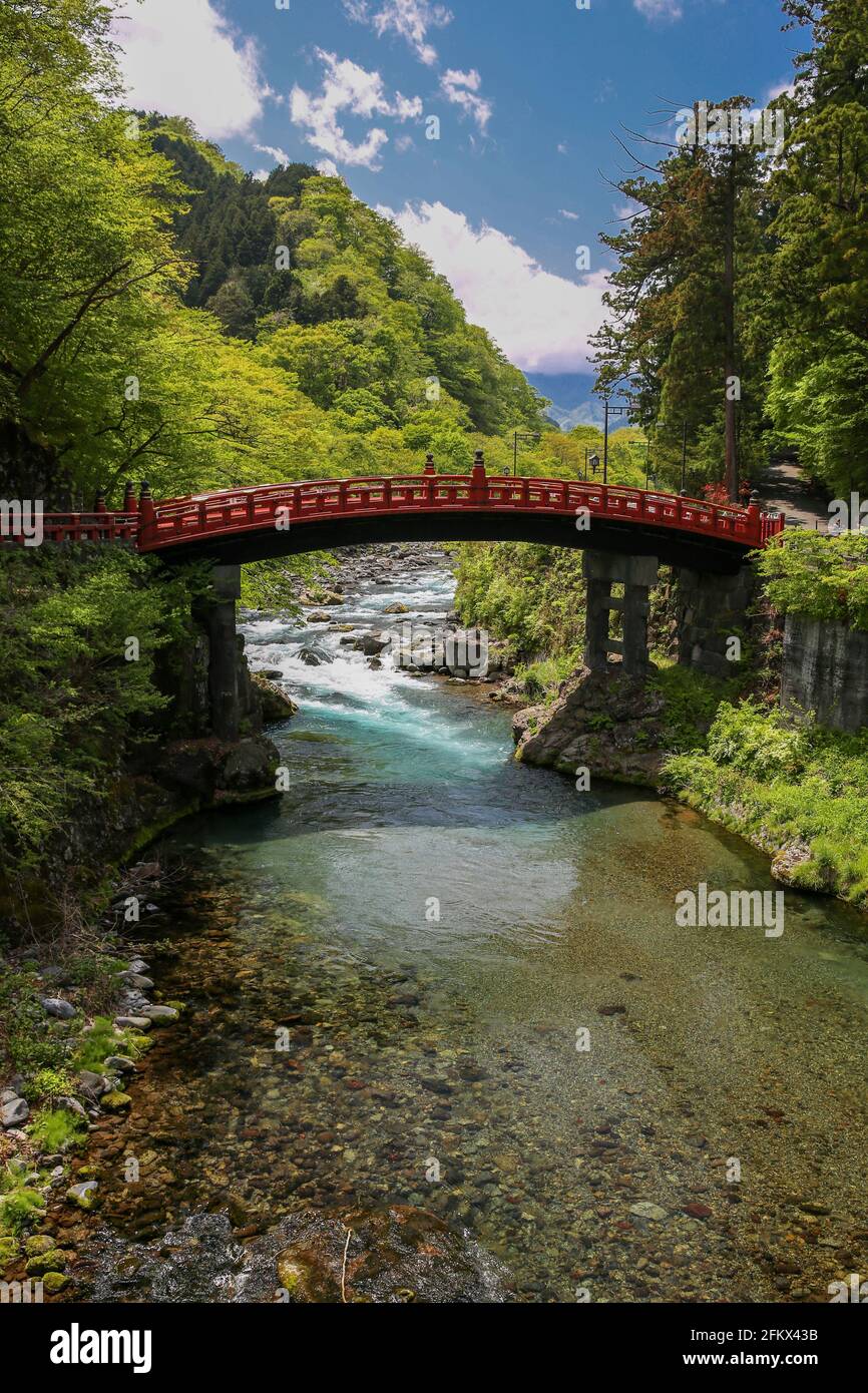Pont sacré de Shinkyo à Nikko, Japon. Entrée au complexe de Shinto du Futarasan. Banque D'Images