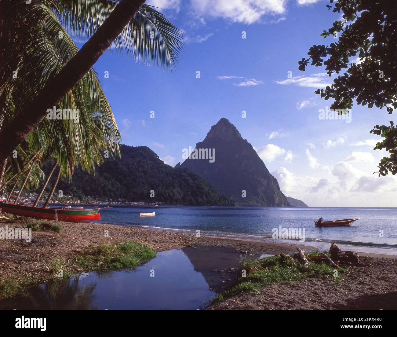 Vue sur la plage et des Pitons, la Soufrière, Sainte-Lucie, Caraïbes Banque D'Images Vue sur la plage et des Pitons, la Soufrière, Sainte-Lucie, Caraïbes Banque D'Images
