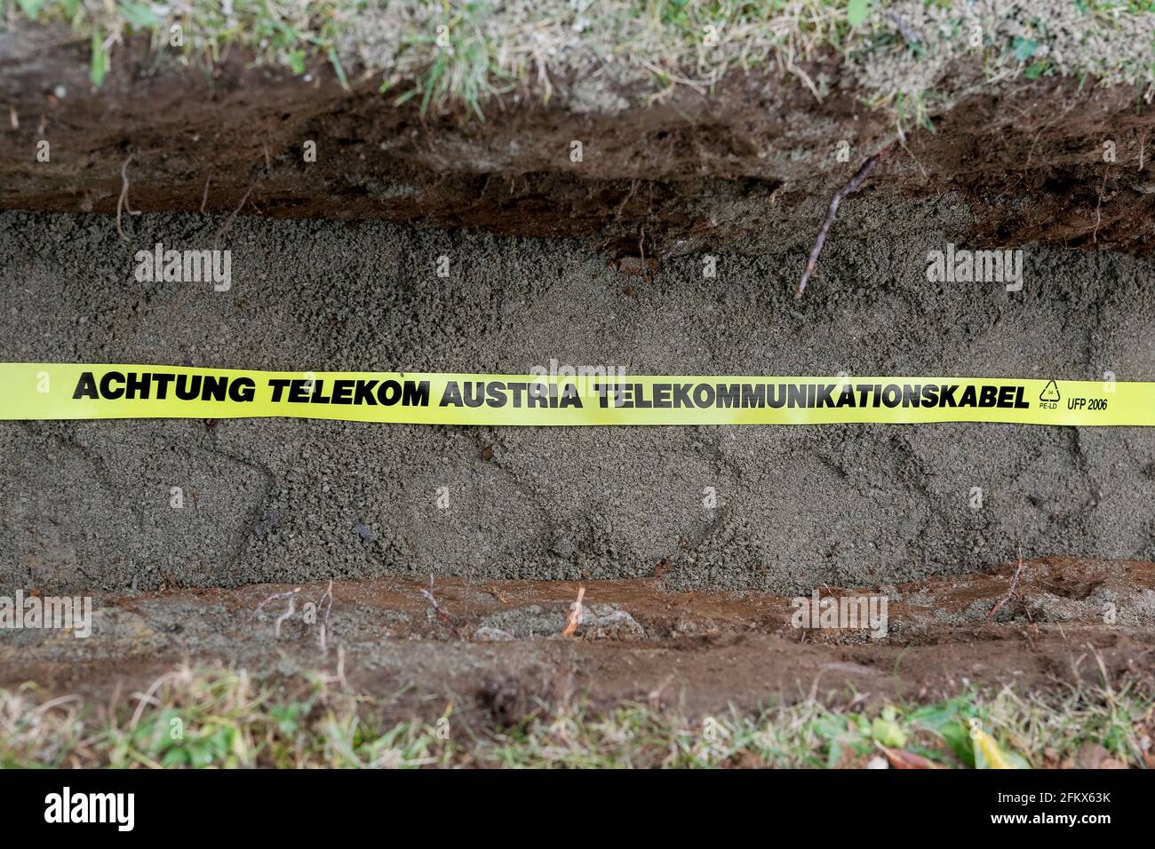 Ruban d'avertissement, à l'attention de Telekom Austria protection pour les câbles de télécommunication Banque D'Images