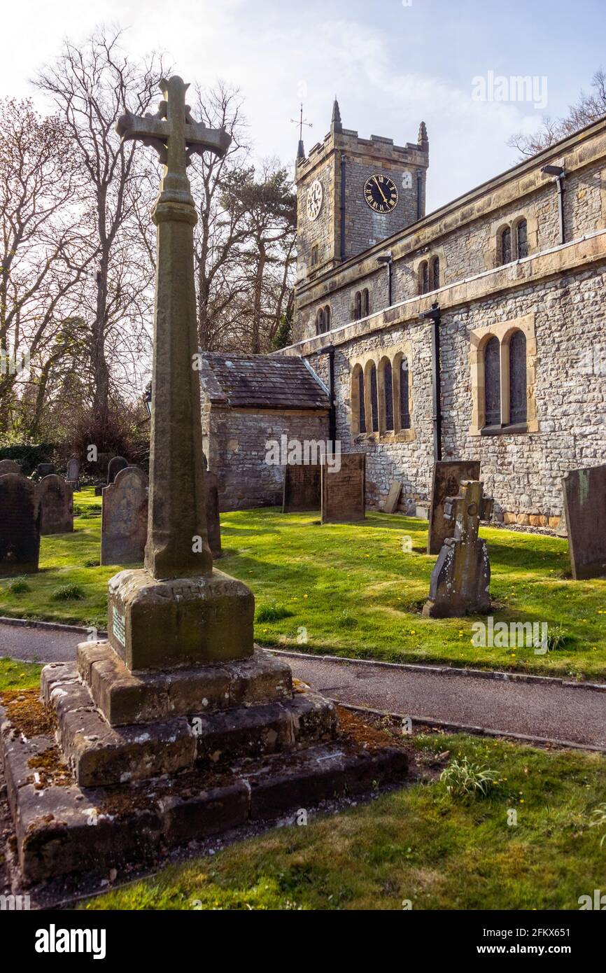 Croix médiévale, église St Giles, Grande pierre de Longstone, Derbyshire Banque D'Images