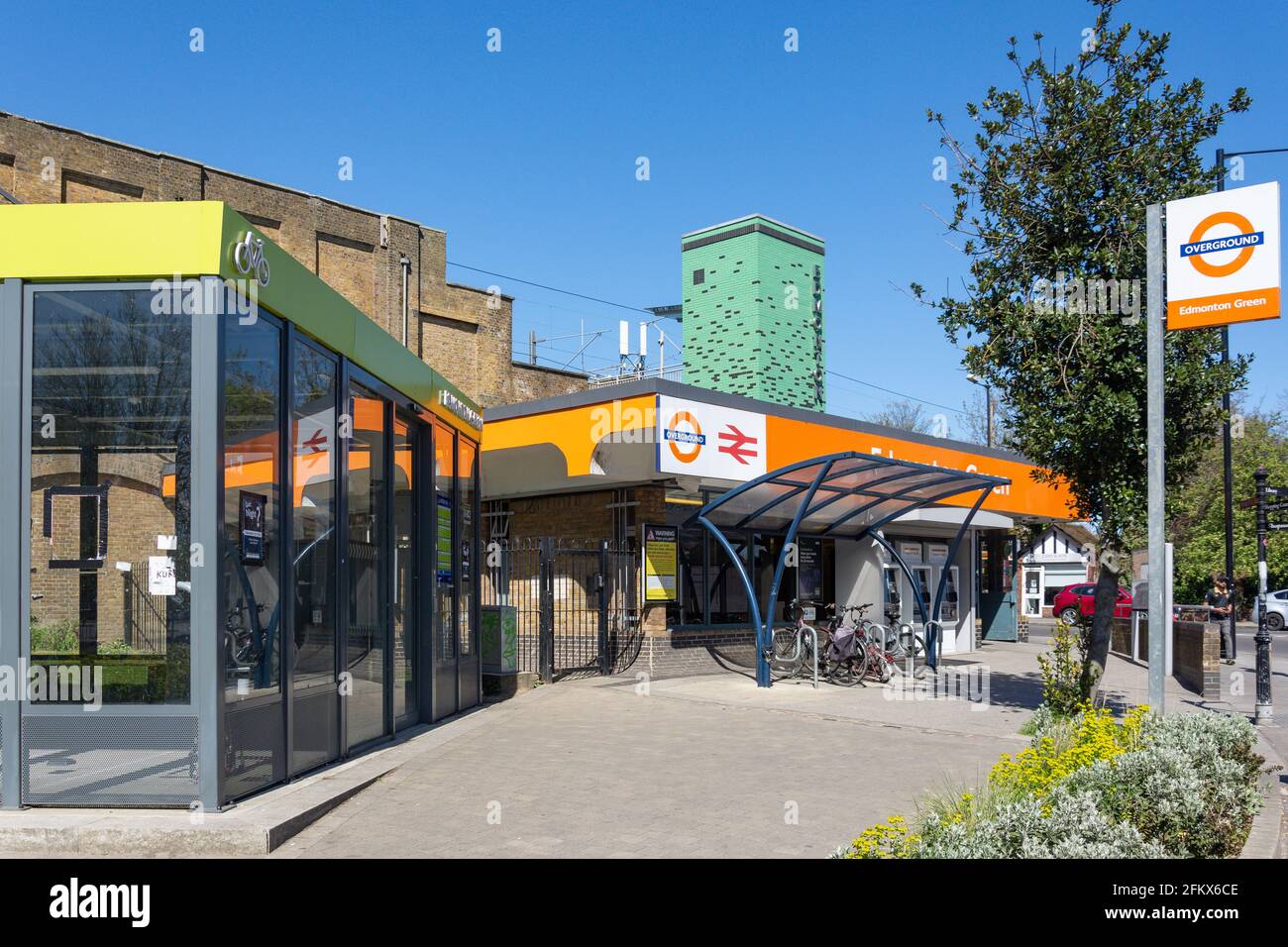 Edmonton Green Overground Station, The Broadway, Edmonton, London Borough of Enfield, Greater London, Angleterre, Royaume-Uni Banque D'Images