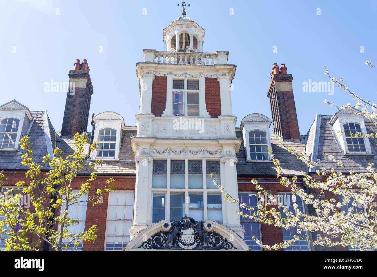 Façade d'époque, Beis Ruchel d'atmar School, Stamford Hill Road, Stamford Hill, London Borough of Hackney, Greater London, Angleterre, Royaume-Uni Banque D'Images