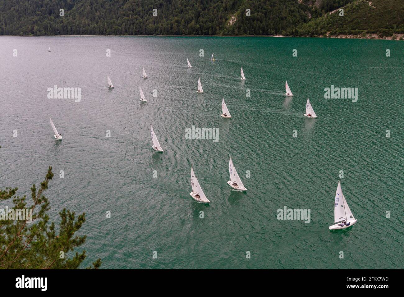 Bateaux à voile sur Achensee dans le Tyrol, Autriche Banque D'Images