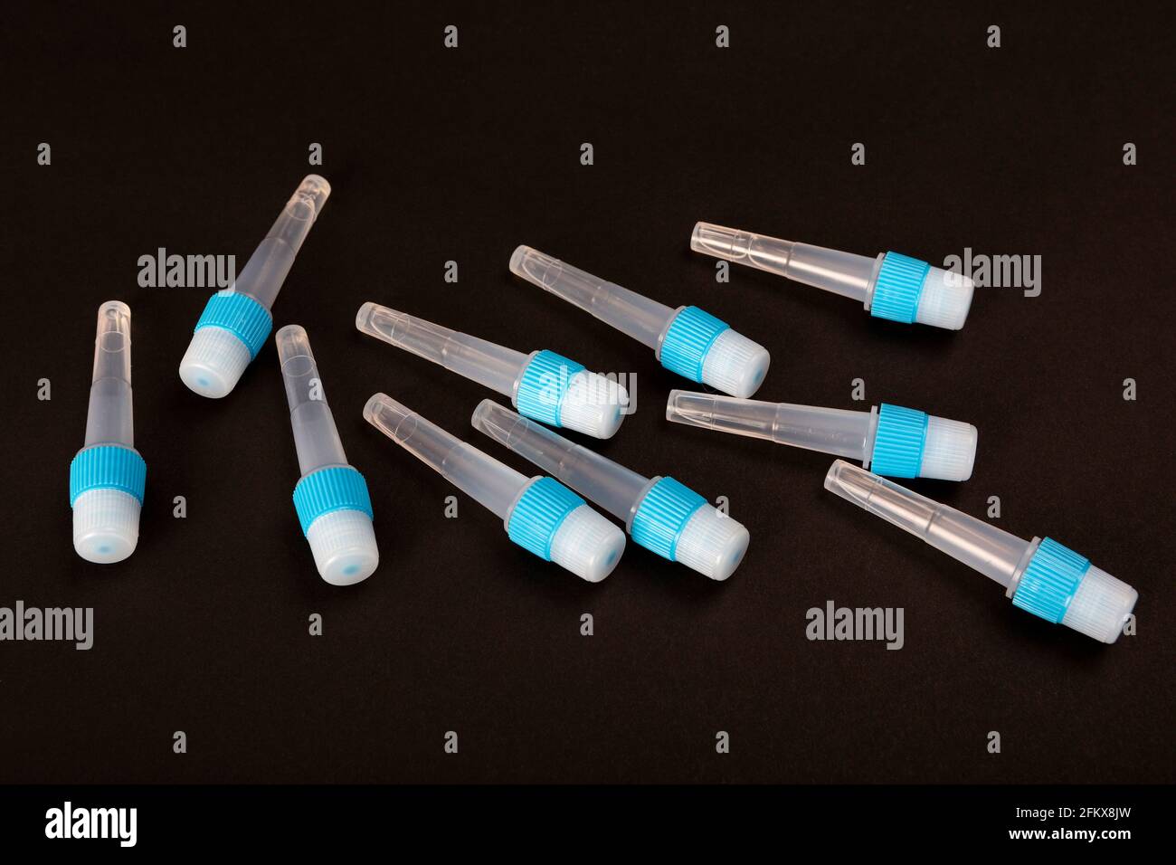 Tubes tampons d'extraction, test rapide Covid 19 Antigen, autotest Photo  Stock - Alamy