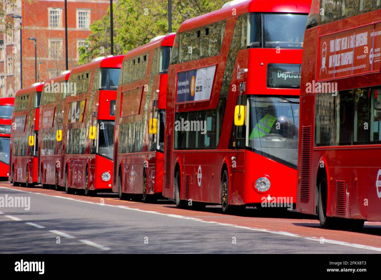 Bus londoniens emblématiques Banque D'Images