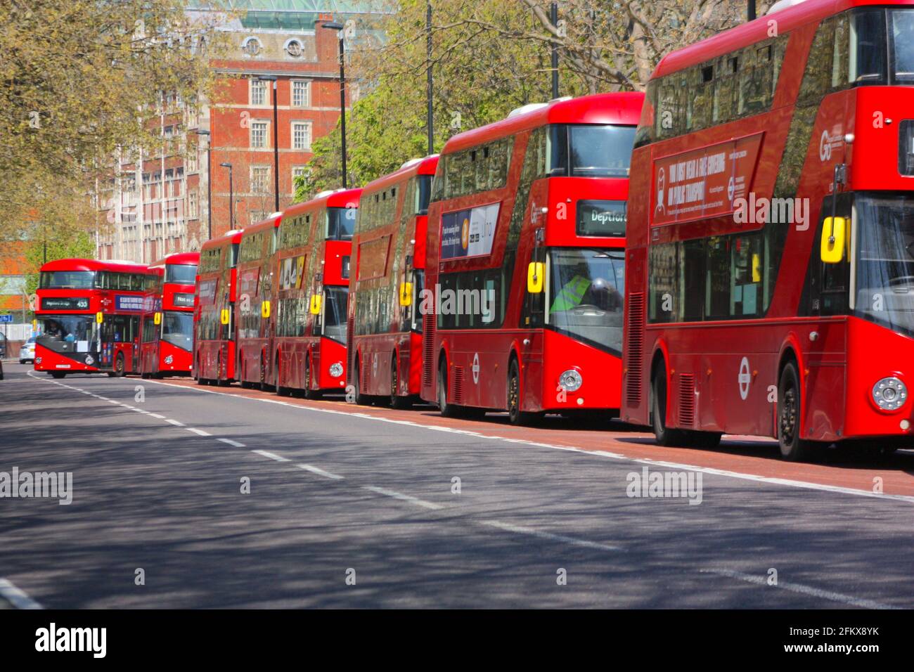 Bus londoniens emblématiques Banque D'Images