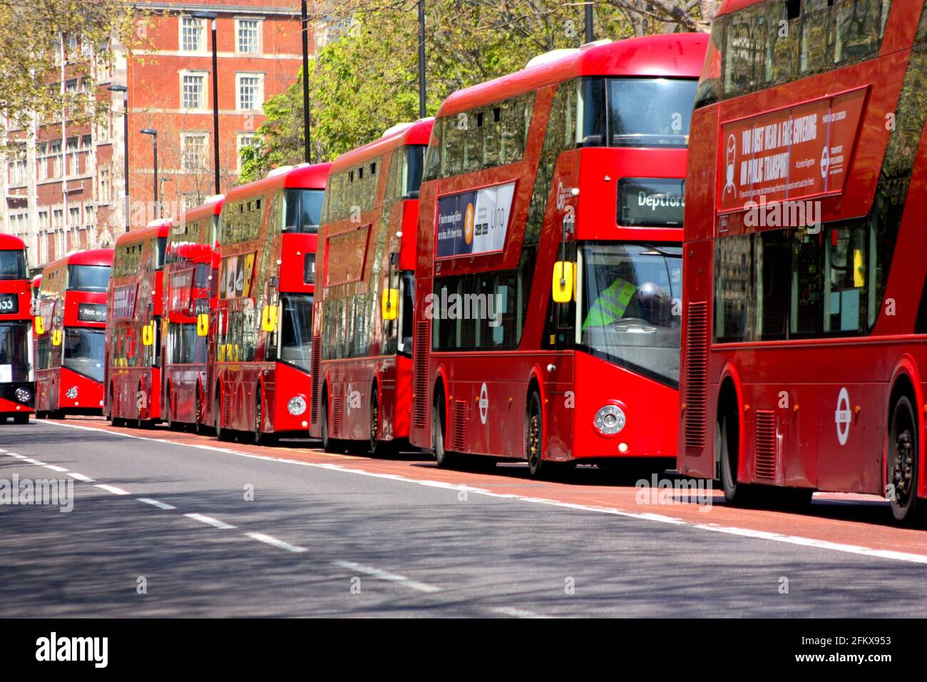 Bus londoniens emblématiques Banque D'Images