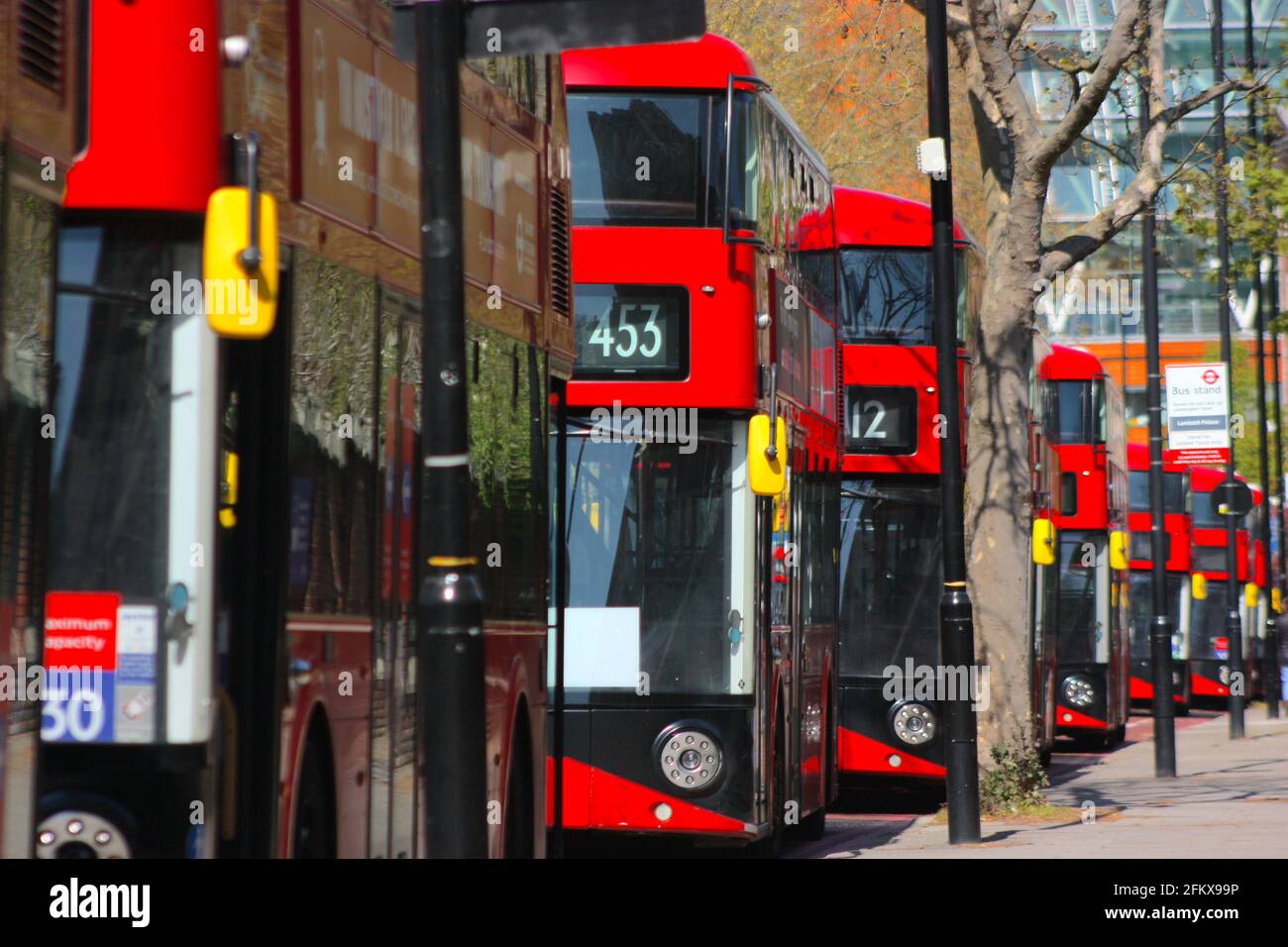 Bus londoniens emblématiques Banque D'Images
