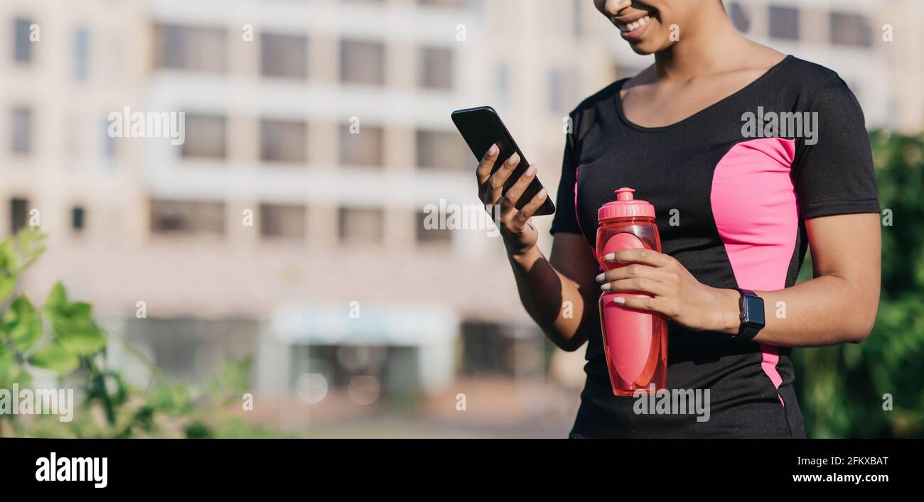 L'eau pour la santé et les soins du corps, la course et les dispositifs de surveillance de l'activité Banque D'Images