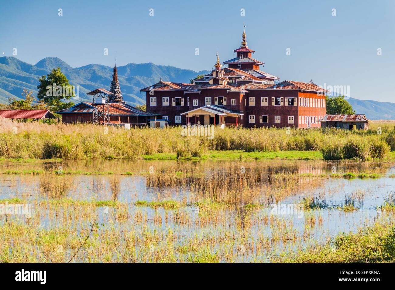 Monastère bouddhiste près du lac Inle, Myanmar Banque D'Images