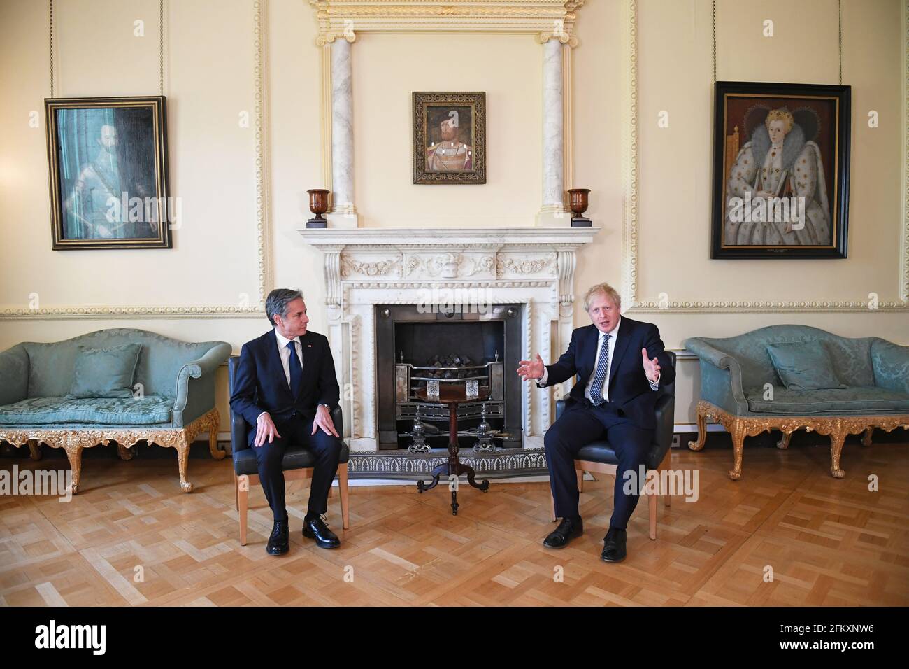 Le Premier ministre Boris Johnson (à droite) avec le secrétaire d’État des États-Unis Antony Blinken, situé au 10 Downing Street, Londres. Date de la photo: Mardi 4 mai 2021. Banque D'Images