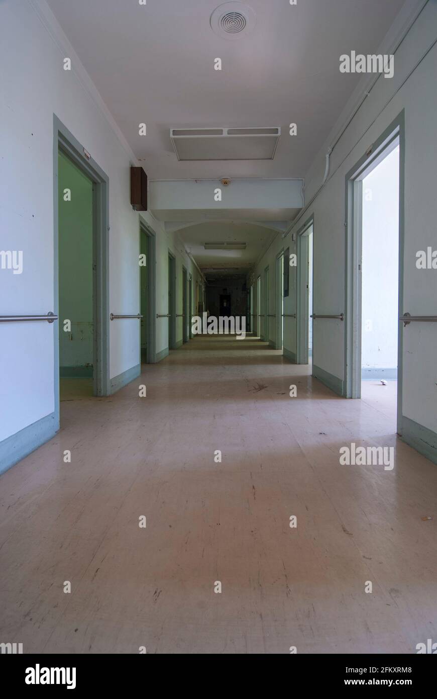 Intérieur d'un hôpital psychiatrique abandonné Photo Stock Alamy