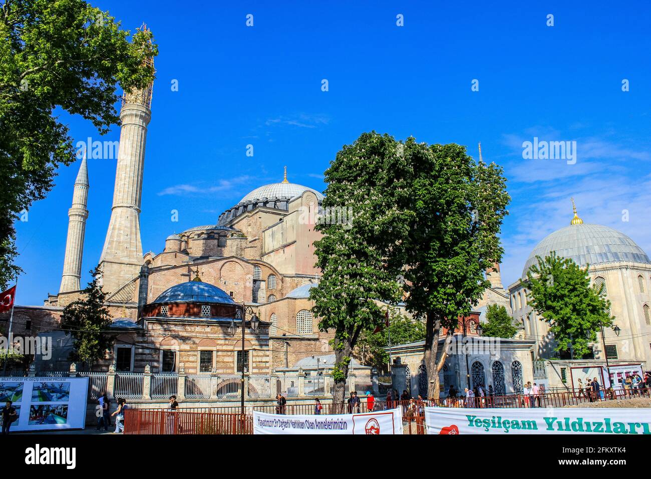 Istanbul, Turquie - 12 mai 2013 : vue sur Sainte-Sophie lors d'une journée ensoleillée Banque D'Images