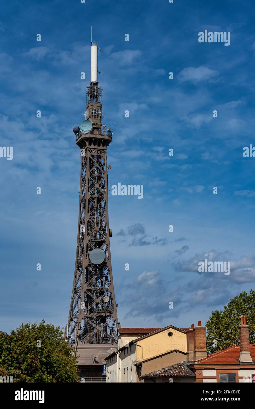 Tour métallique de Fourvière, Tour métallique de Fourvière, un point de repère de Lyon, France, tour en acier avec toit et cheminées, Europe Banque D'Images