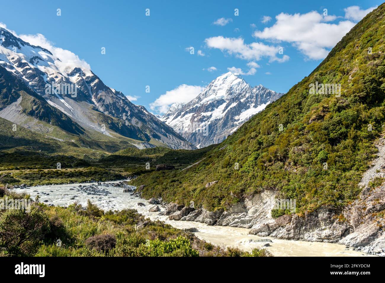 Célèbre Mont Cook depuis le circuit de Hooker Valley, île du Sud de la Nouvelle-Zélande Banque D'Images