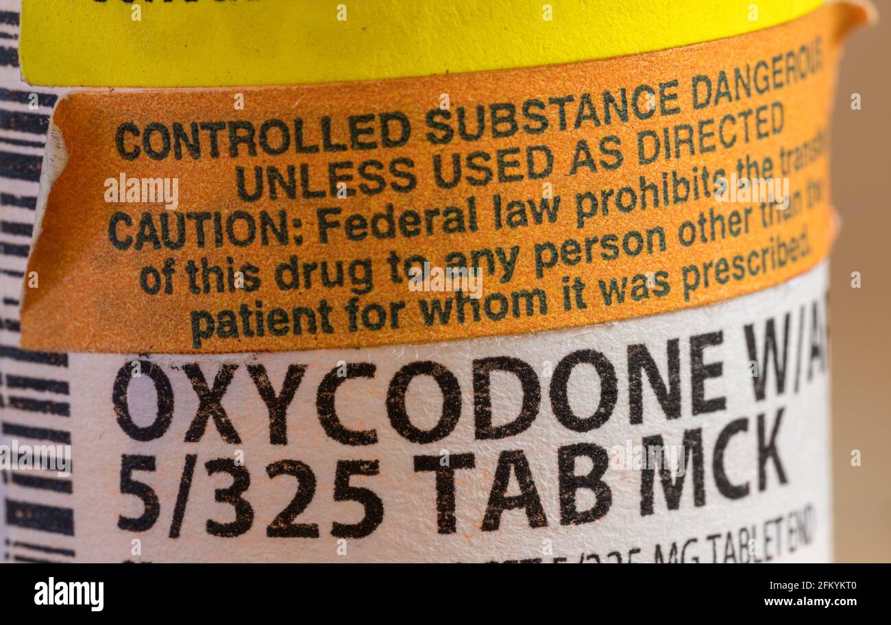 Oxycodone est le nom générique pour comprimés de douleur d'Opoïd. Flacon de prescription pour les pilules et les comprimés avec foyer sur le médicament. Banque D'Images