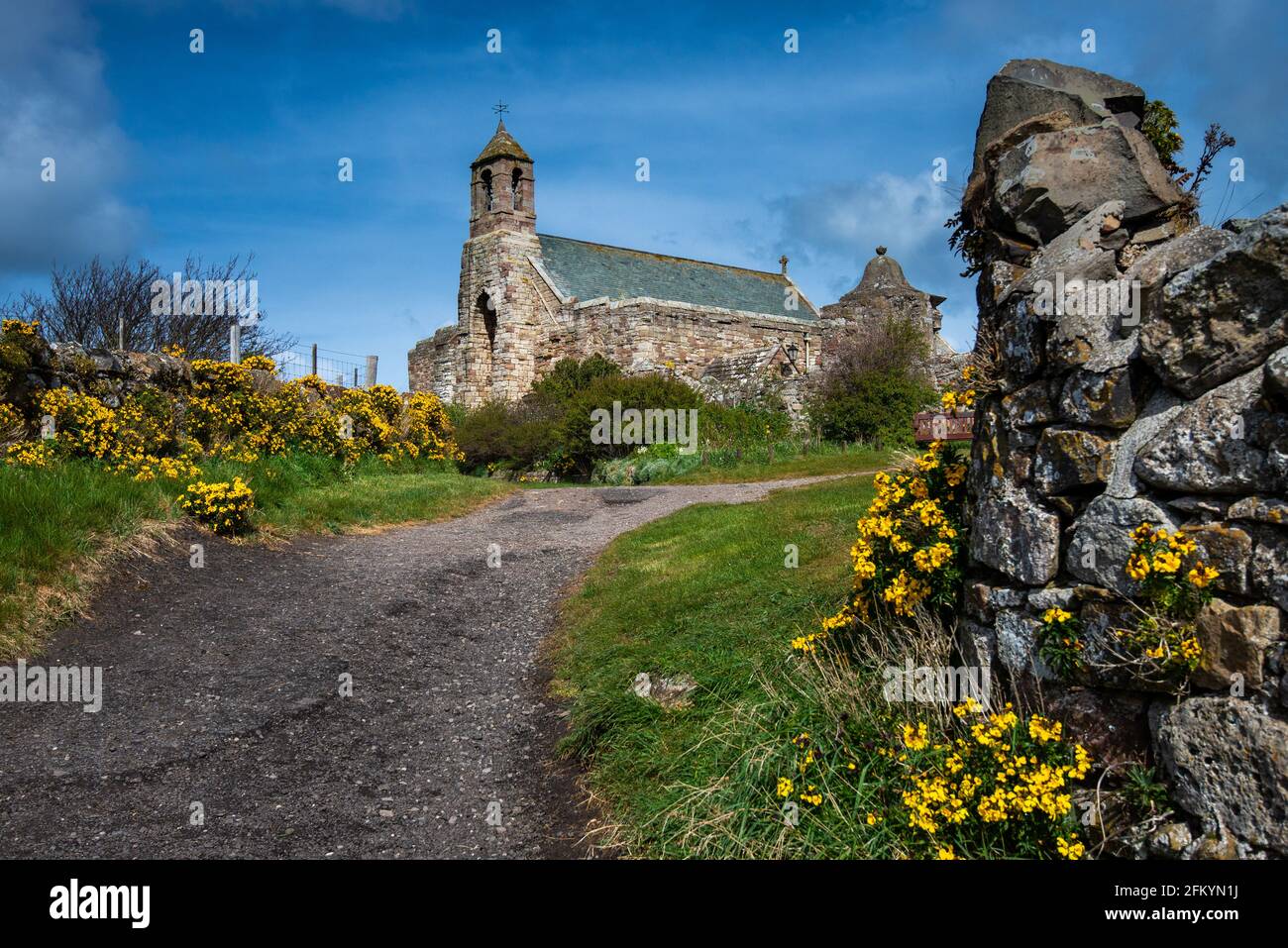Sainte Marie la Vierge l'église paroissiale de l'île Sainte de Lindisfarne une île marémotrice au large de la côte nord-est de l'Angleterre Banque D'Images