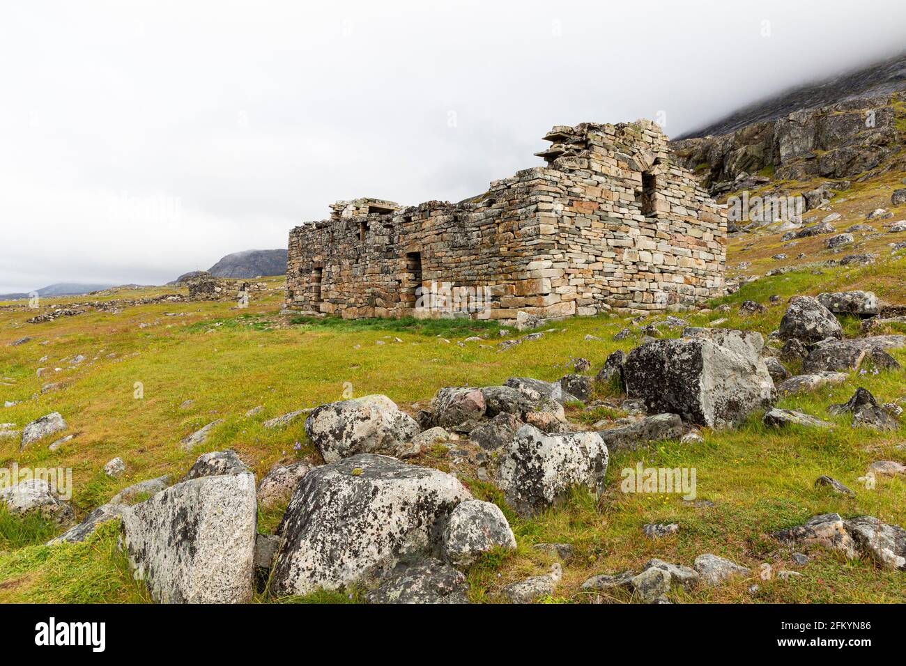Église dans les plus grandes et les mieux préservées ruines de la ferme de Norse à Hvalsey, à Qaquortukuloq, au Groenland. Banque D'Images